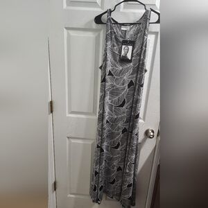 Black and White Leaf Print Maxi Dress